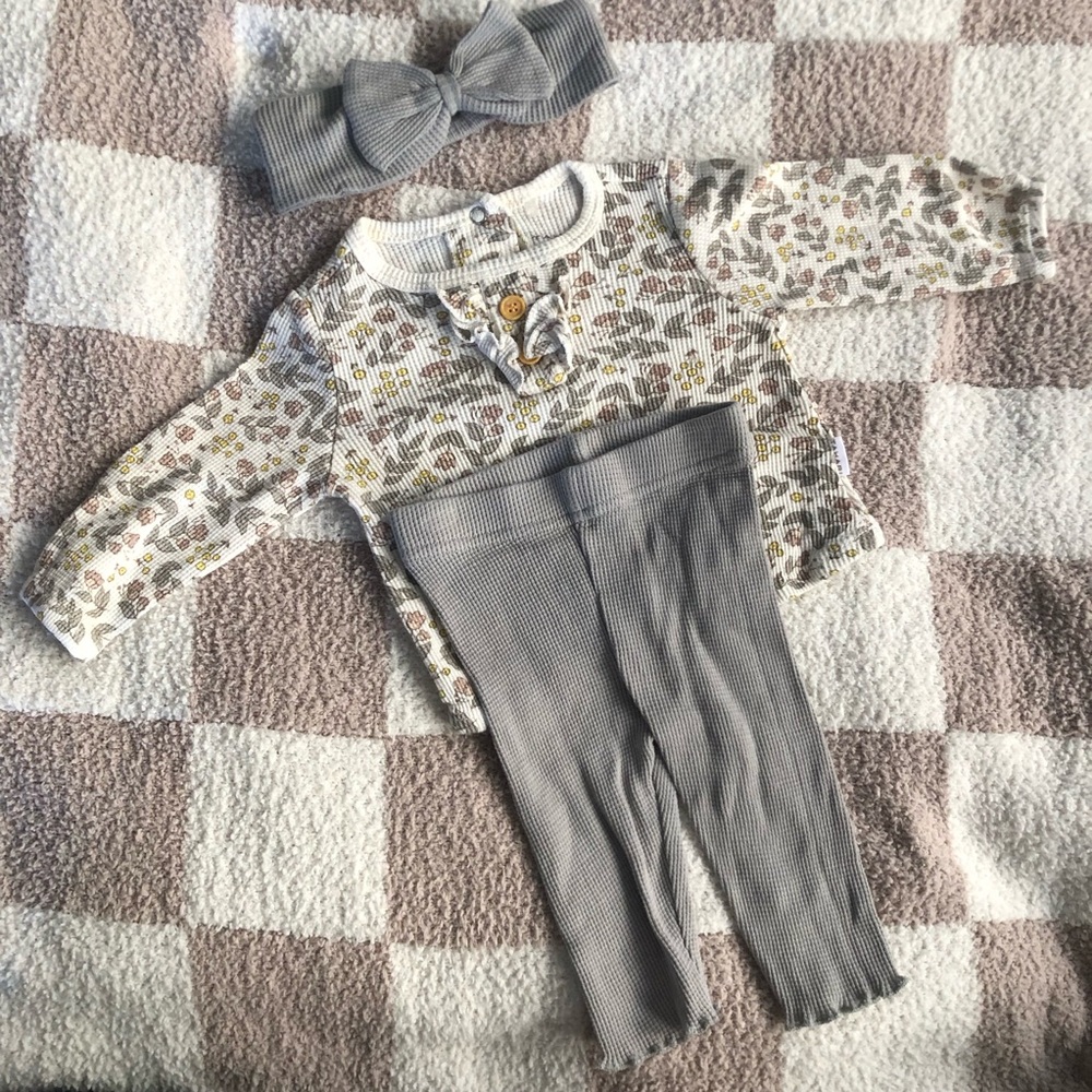 BOGO 🎊 Tahari Baby Outfit Set with Headband - Gray and Floral Thermal